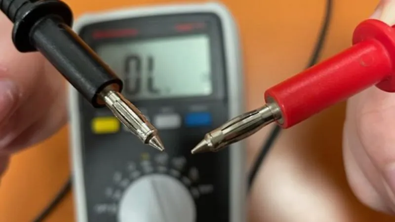 Multimeter red probe on RCA pin